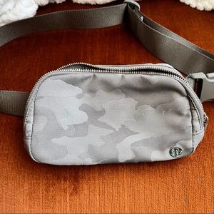Lululemon Everywhere Belt Bag